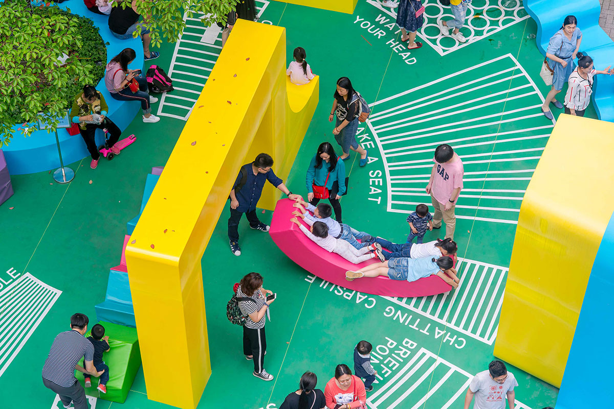 以互动为主导的美陈设计更能吸引游客驻留，同样也带动了周围的商圈