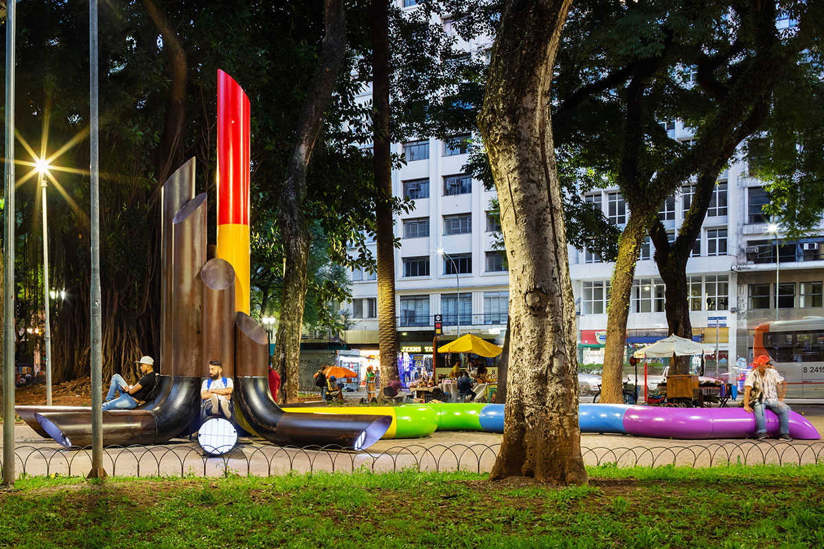 这个美陈设计能听故事，你愿意来这里诉说你们的故事吗？