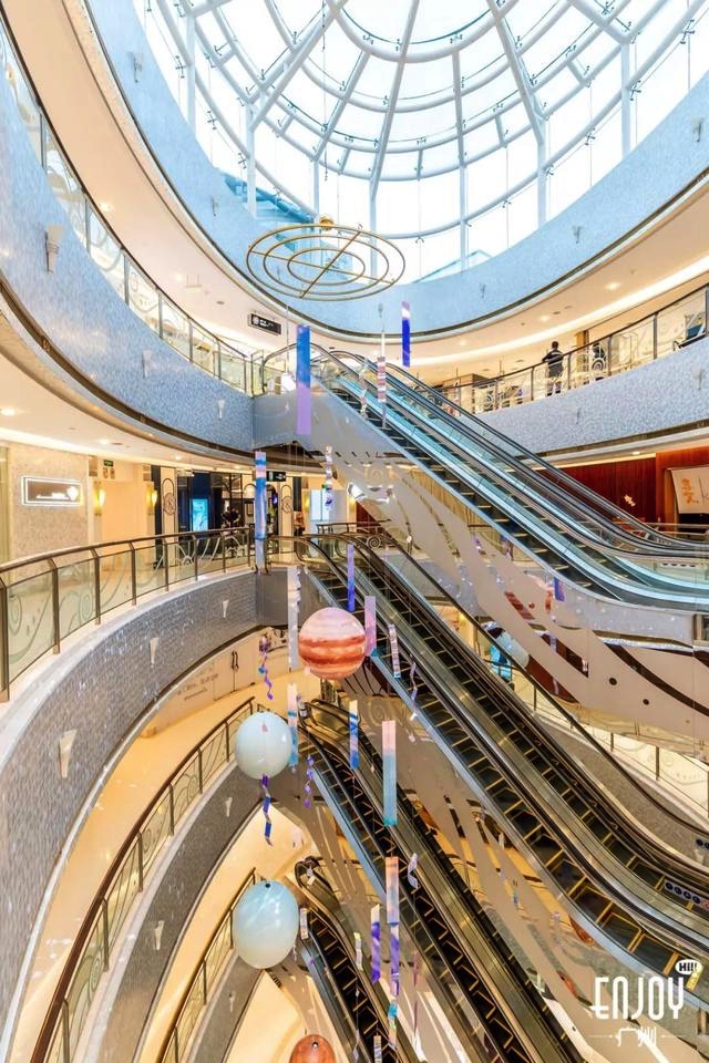 当圣诞商场美陈被打造成太空发射站时，霸屏票圈就靠TA了