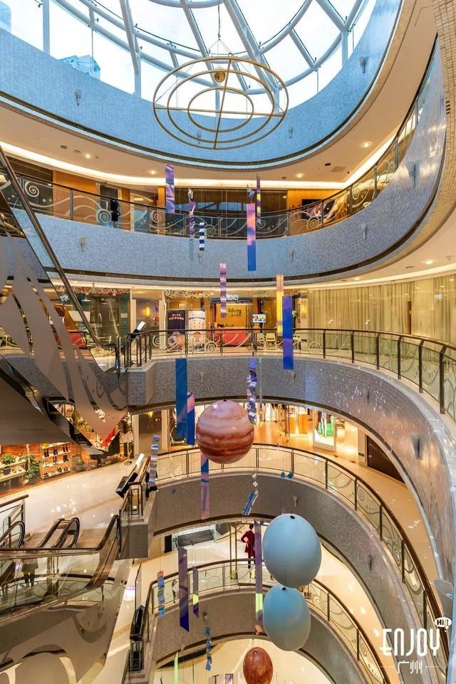 当圣诞商场美陈被打造成太空发射站时，霸屏票圈就靠TA了