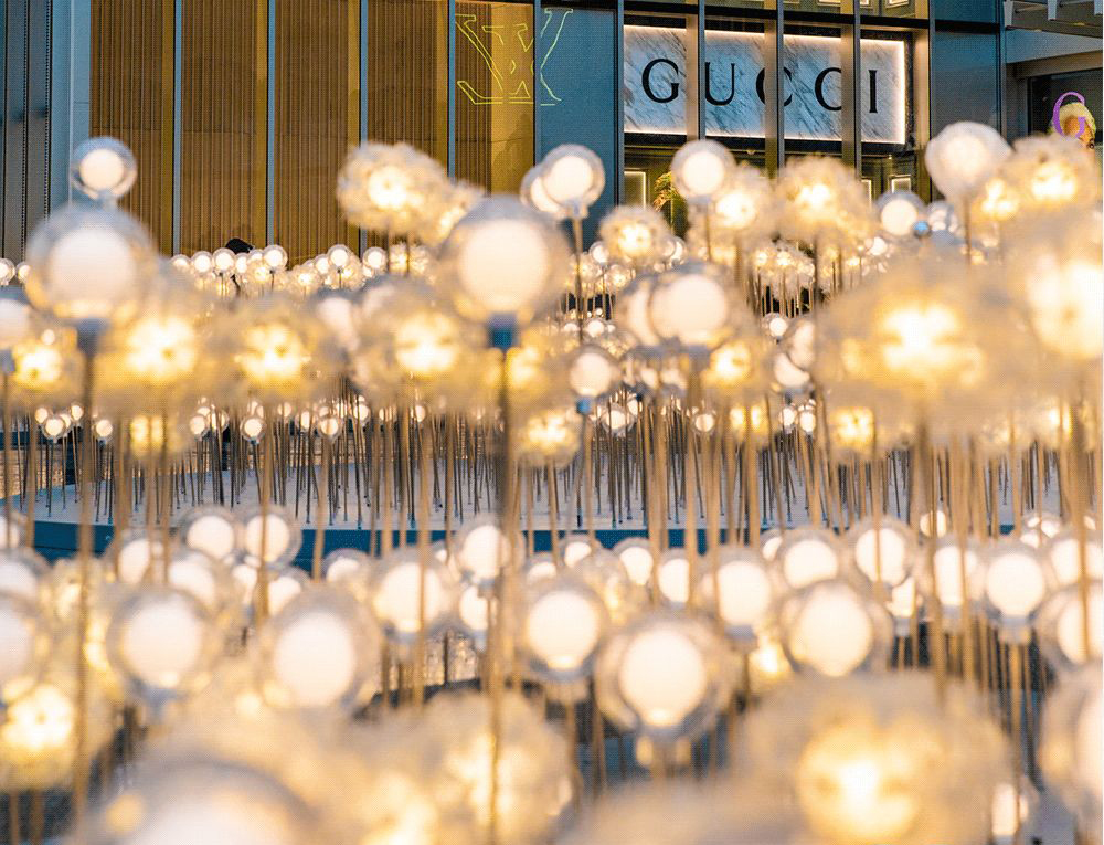 华灯初上，这个商场美陈就是最美灯海，邀你见证新浪漫