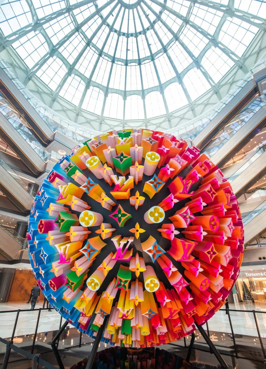 华灯初上,这个商场美陈就是最美灯海,邀你见证新浪漫