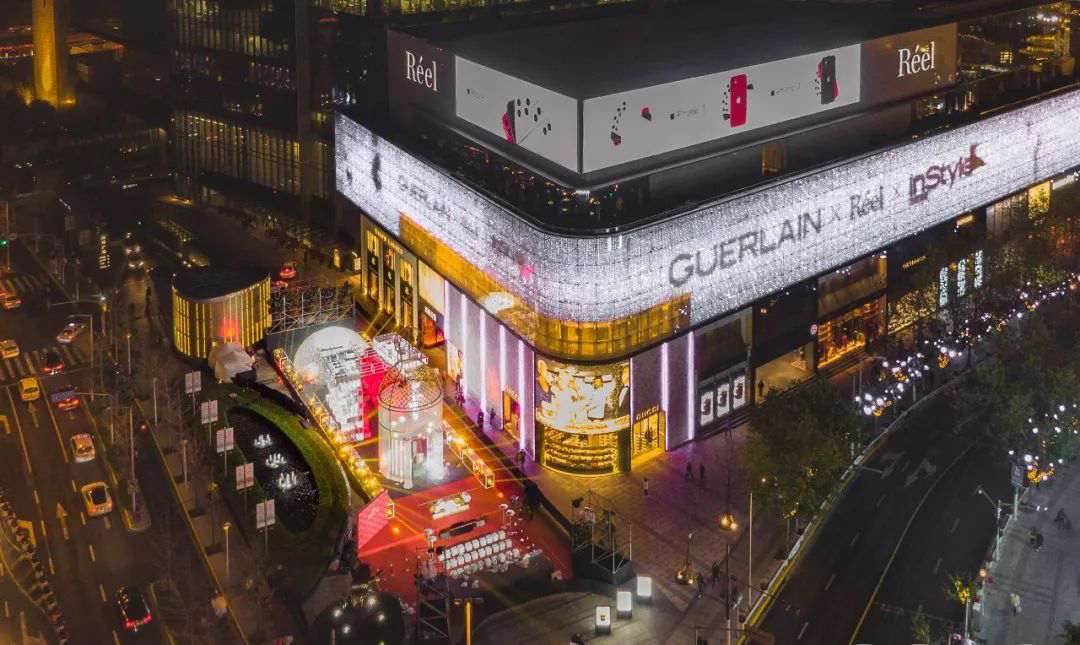 点亮新年，这个品牌的美陈设计装置也太亮眼了吧