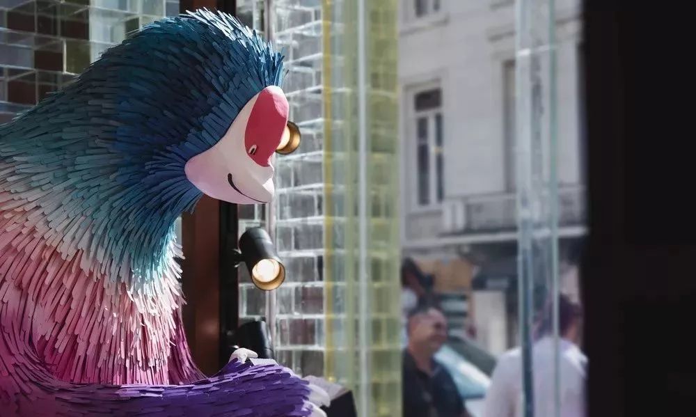 橱窗的活动策划也是一场小型舞台剧，精致而时尚