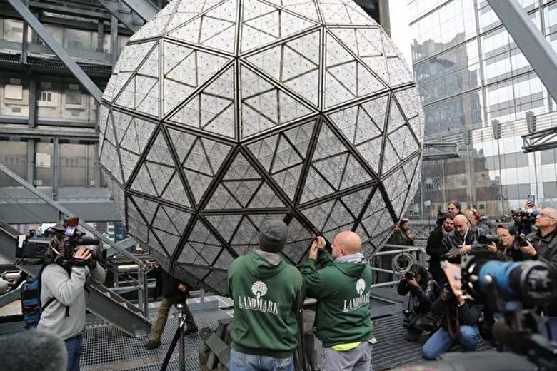 时代广场跨年夜活动策划了一个重头戏：新年水晶球与你共迎2020年