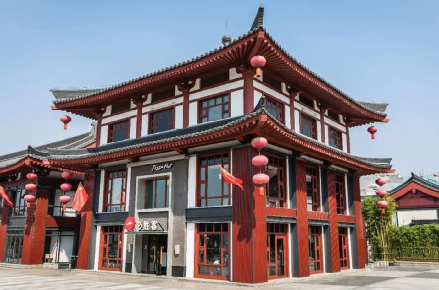 安在餐厅里的历史展览策划，异域文化元素更是惊鸿一瞥