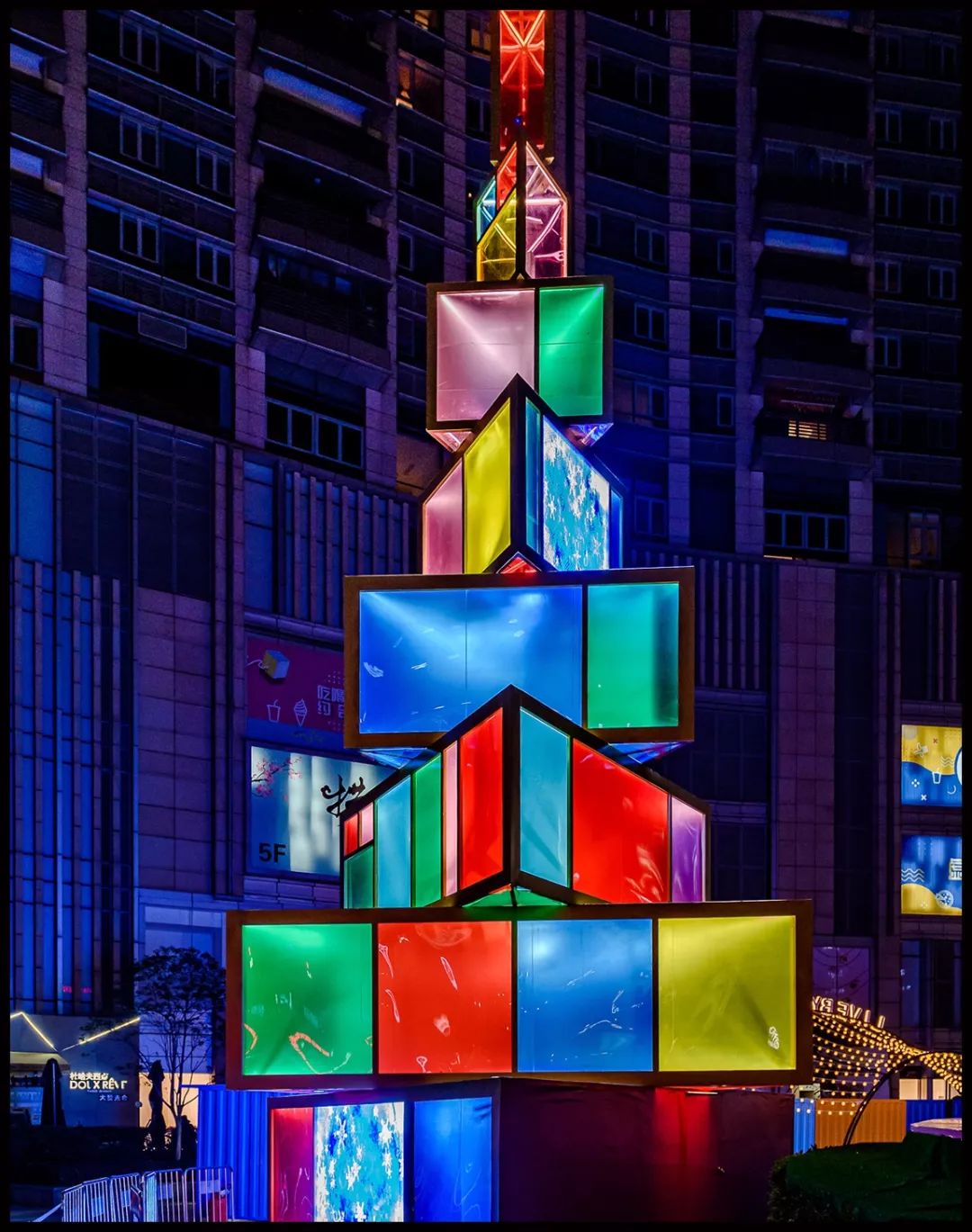 浪漫飘雪年味市集活动精彩不错，策划的互动表演活动让人沉醉