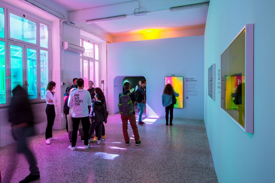 时尚时尚最时尚:这个“共振”艺术装置美翻了