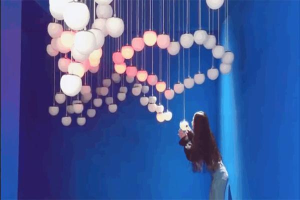 快带上你的闺蜜朋友来体验温柔星空吧