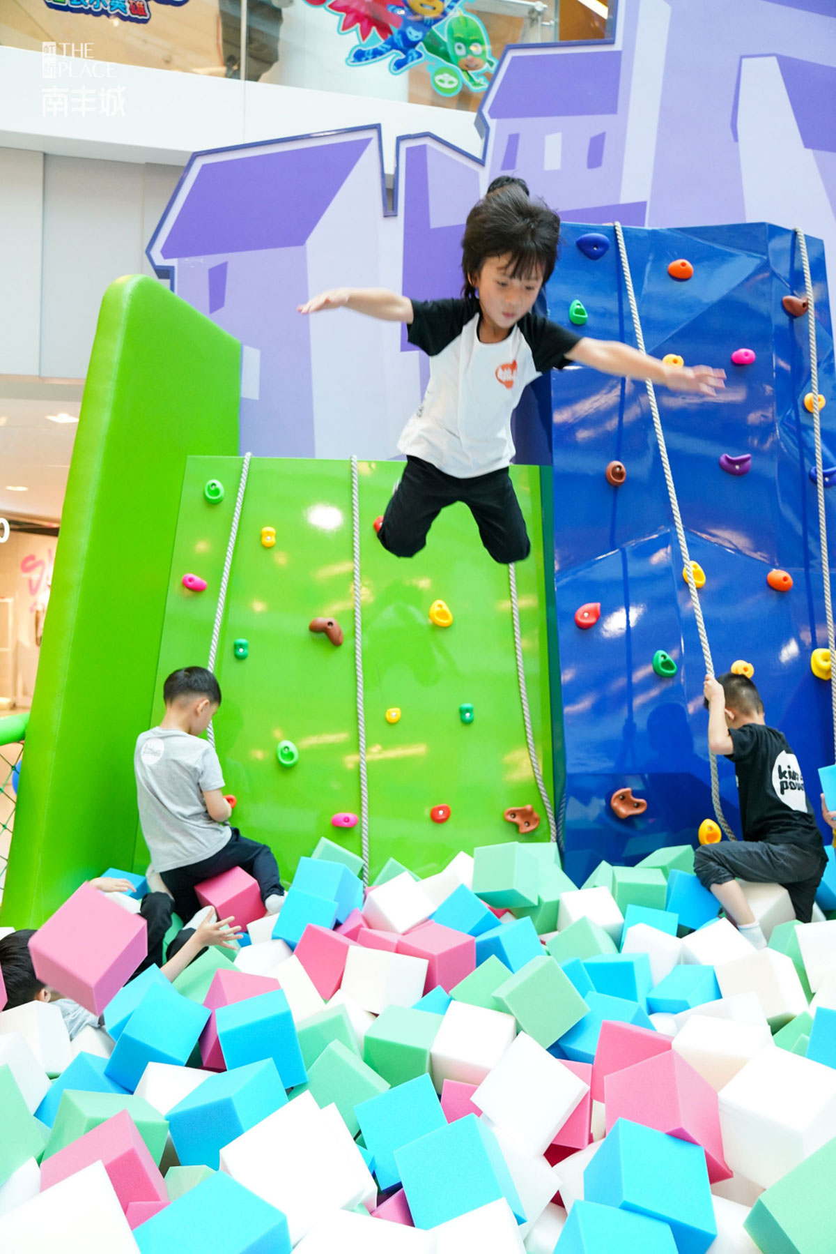 夜晚降临,拯救世界的英雄召集令已发出