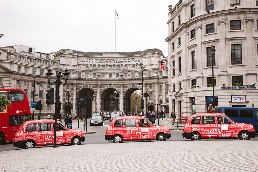 Lululemon这场红色开业造势轰动了英国市场