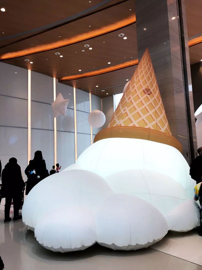 太空城一片雪白雪白的,真的好纯净!