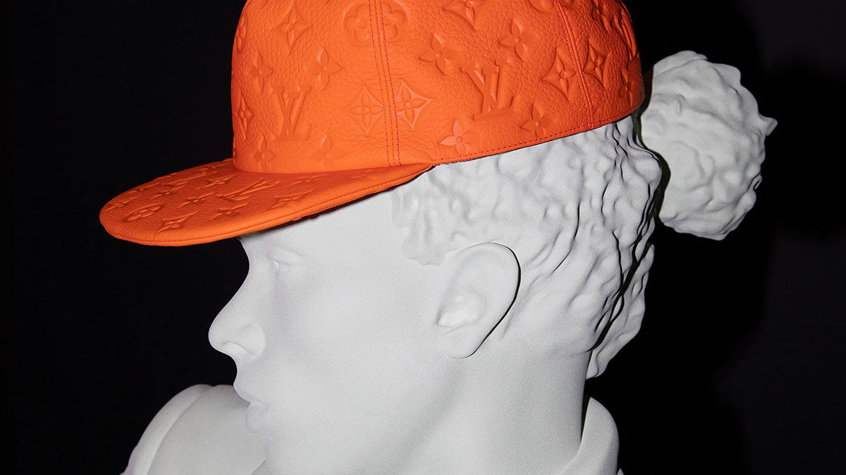 在沉浸式和概念性的橙色背景下，Louis Vuitton芝加哥快闪店带来了城市的活力