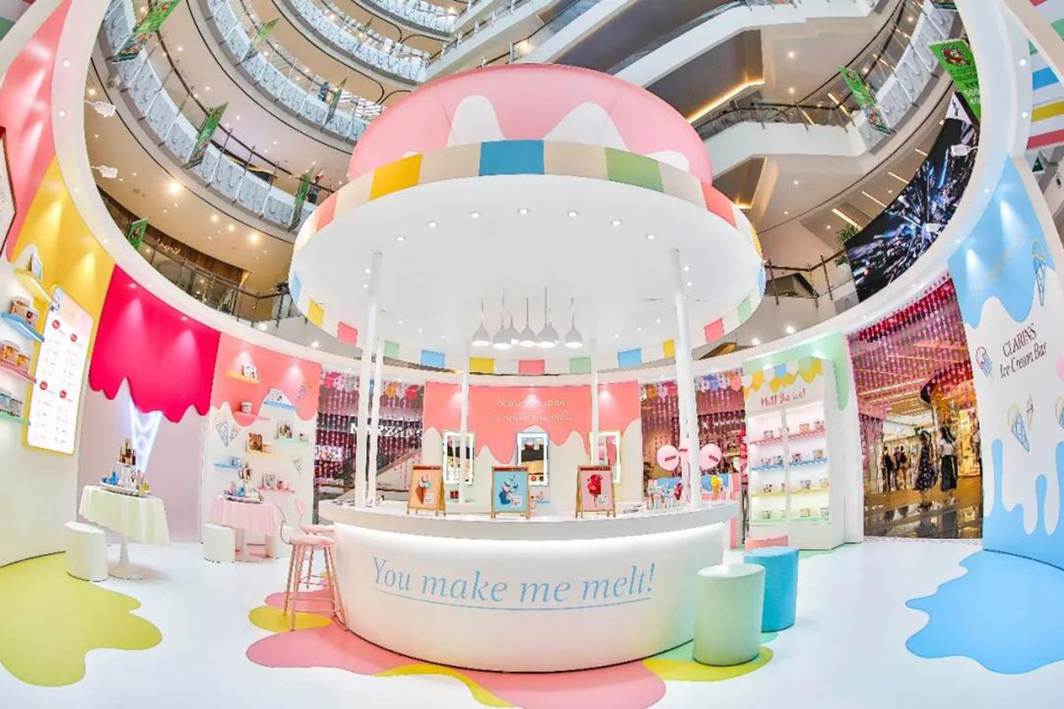 这个美妆快闪店策划得满满的少女心，萌翻了全场