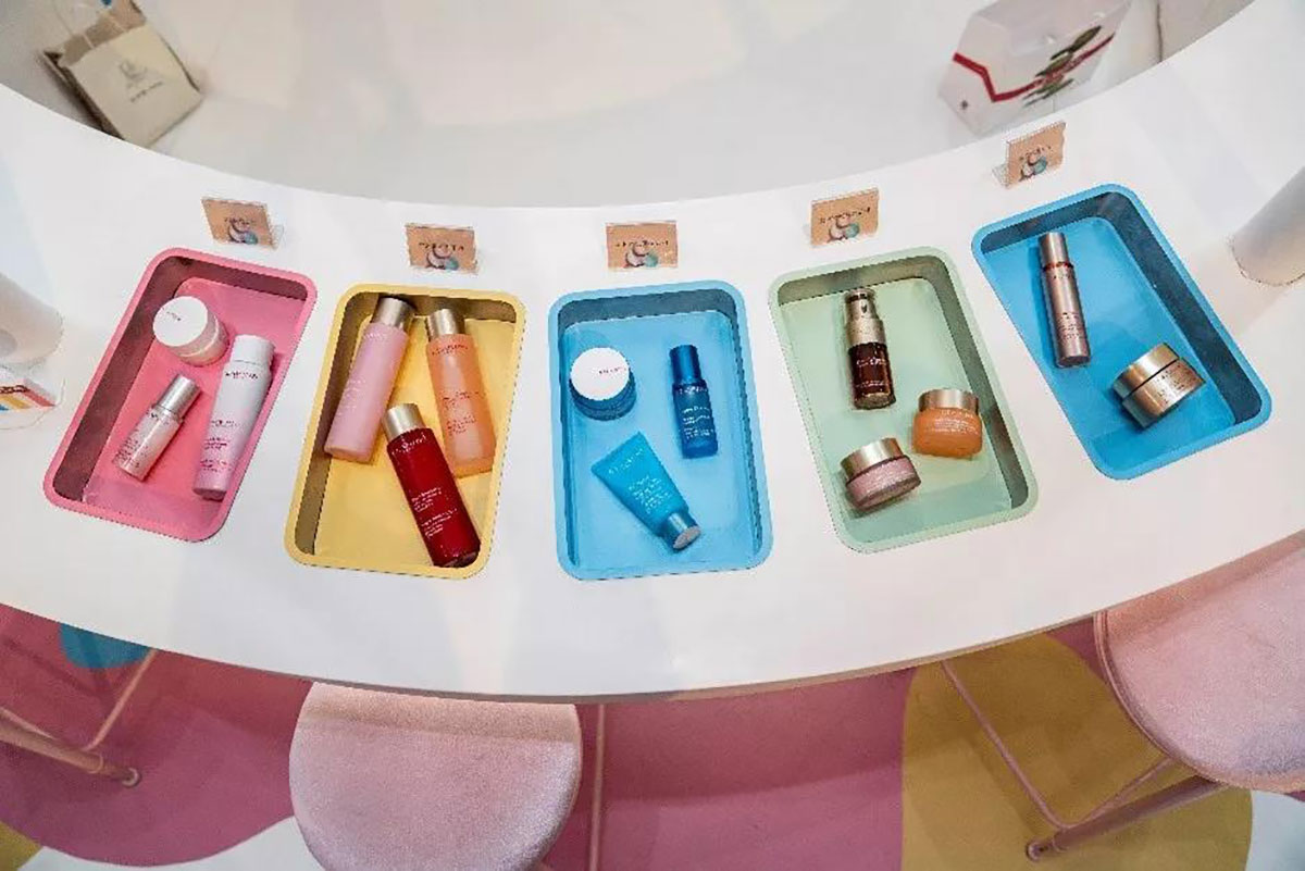 这个美妆快闪店策划得满满的少女心，萌翻了全场