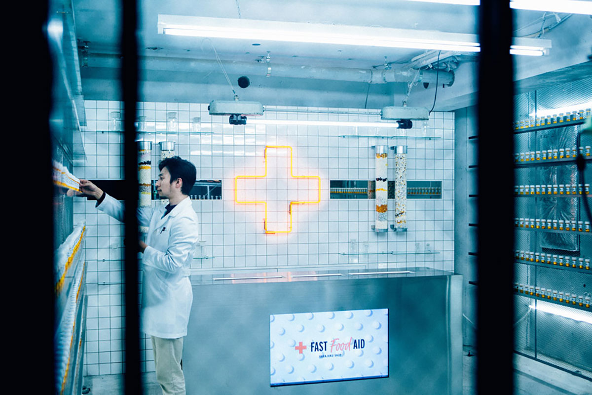 实验室的快闪店策划竟然是为高频率快餐食客们免费提供维系健康所需的维他命