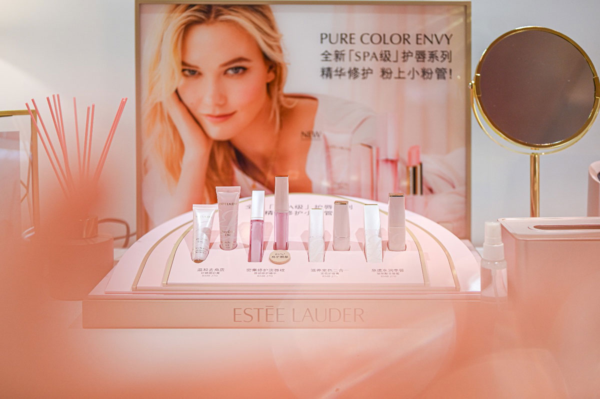 视觉与味觉上的粉色盛宴快闪店策划吸引了各大时尚达人前来打卡拍照