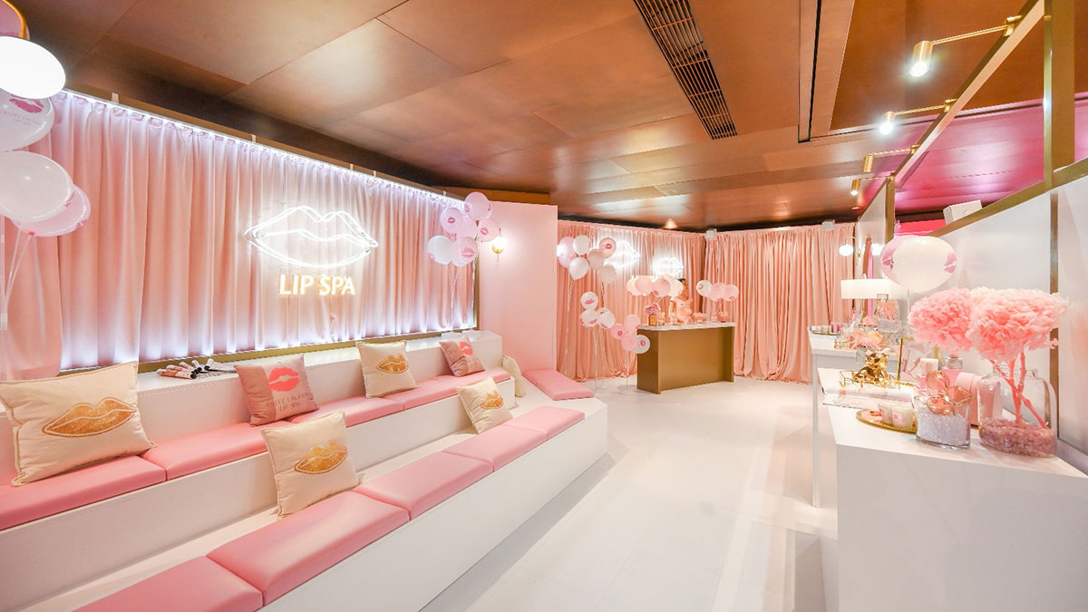 视觉与味觉上的粉色盛宴快闪店策划吸引了各大时尚达人前来打卡拍照