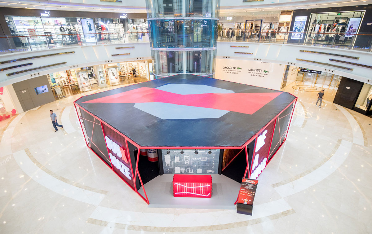 你玩过密室型的快闪店吗？那还等什么，来百威品质密室感受一下吧！