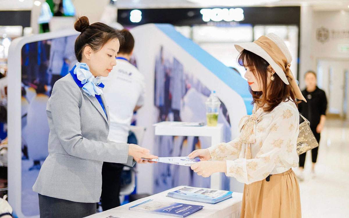 ANA全日空航空快闪店策划的是一场VR的神奇探索之旅，一起即可穿越吧