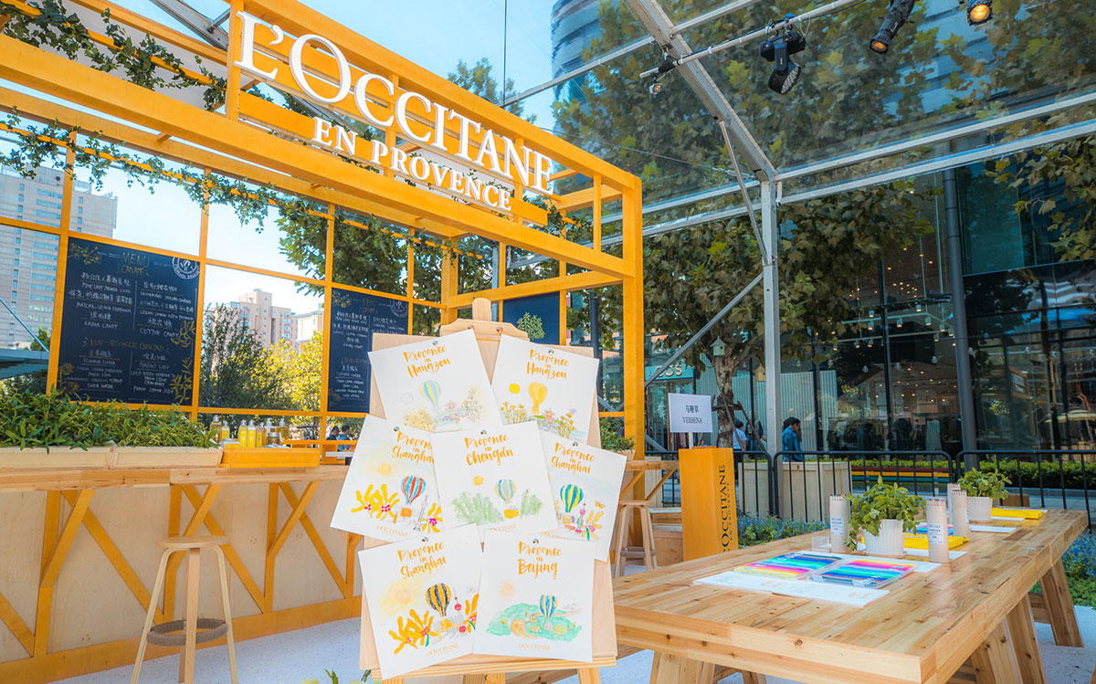 一起来一场探索普罗旺斯的快闪店之旅如何？透明篷房、热气球一一等你来解锁