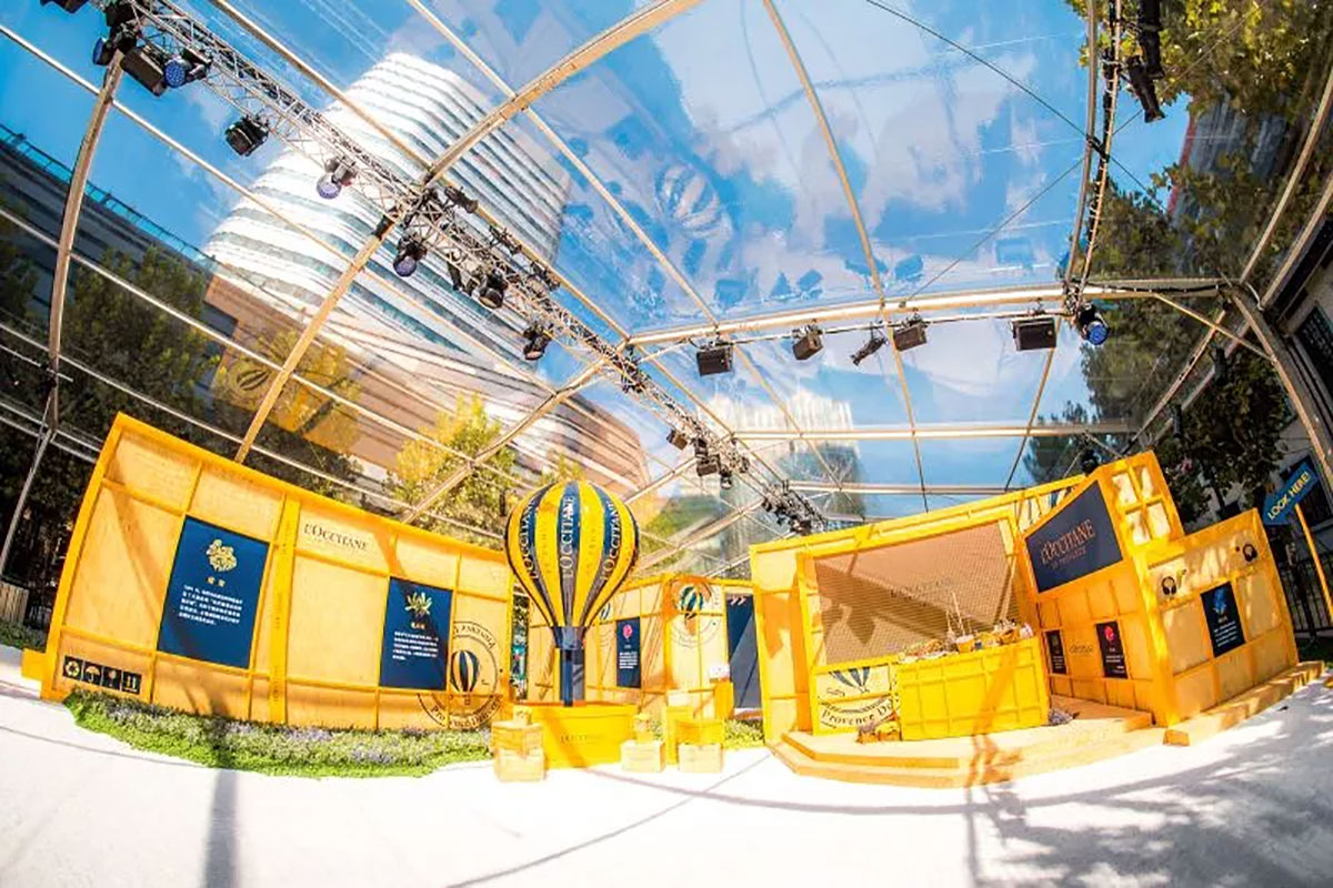 一起来一场探索普罗旺斯的快闪店之旅如何?透明篷房、热气球一一等你来解锁