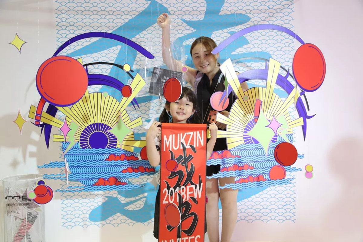 水珠形状和面膜造型的美妆快闪店策划等你来近距离体验“美的坚持”