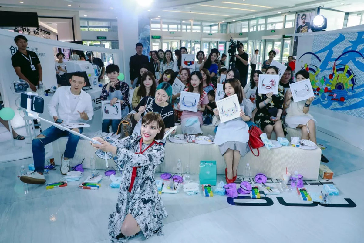 水珠形状和面膜造型的美妆快闪店策划等你来近距离体验“美的坚持”