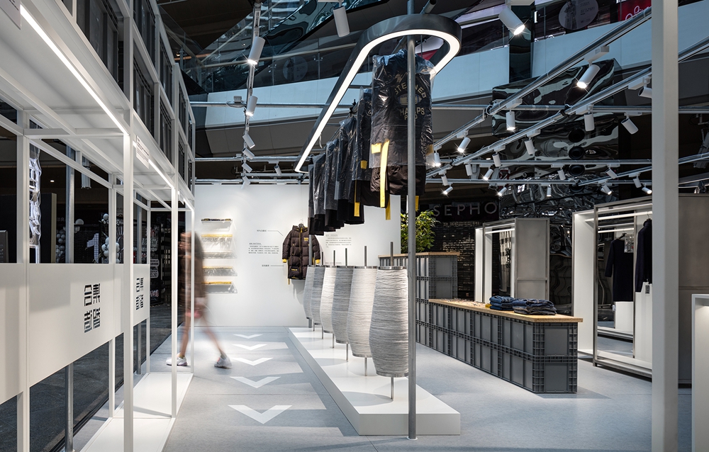 搭建快闪店的材料竟然都是采用环保采用,还可以二次使用呢