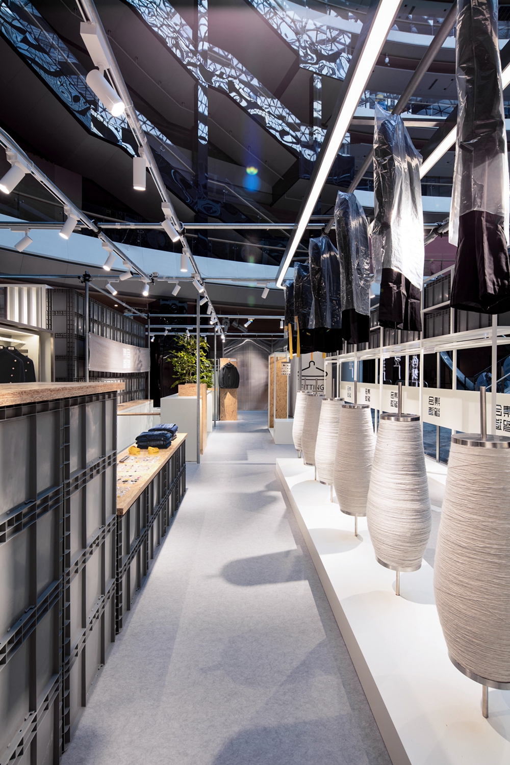 搭建快闪店的材料竟然都是采用环保采用,还可以二次使用呢