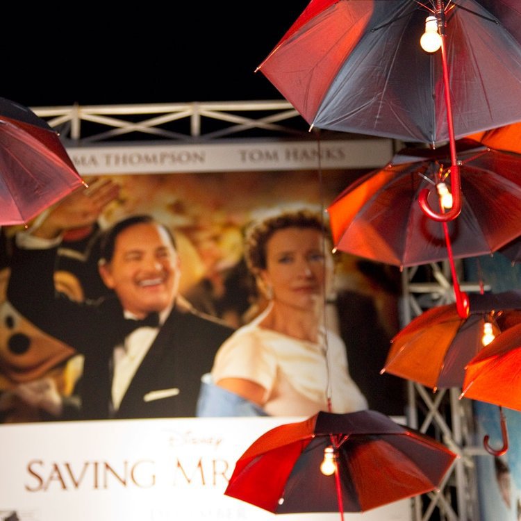 好莱坞大道上的这些雨伞艺术品成就了超过一百万的印象