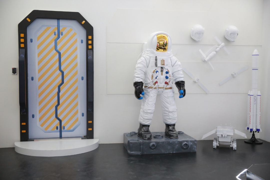 将快闪店策划成密室逃脱他们是第一家，一起来这个科幻主题的密室快闪店玩转一番吧！