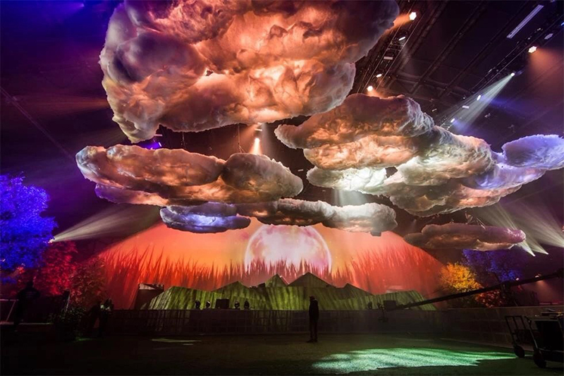 沉浸式体验的推广活动让我们更接近永久的夏天，也震惊了我们的感官