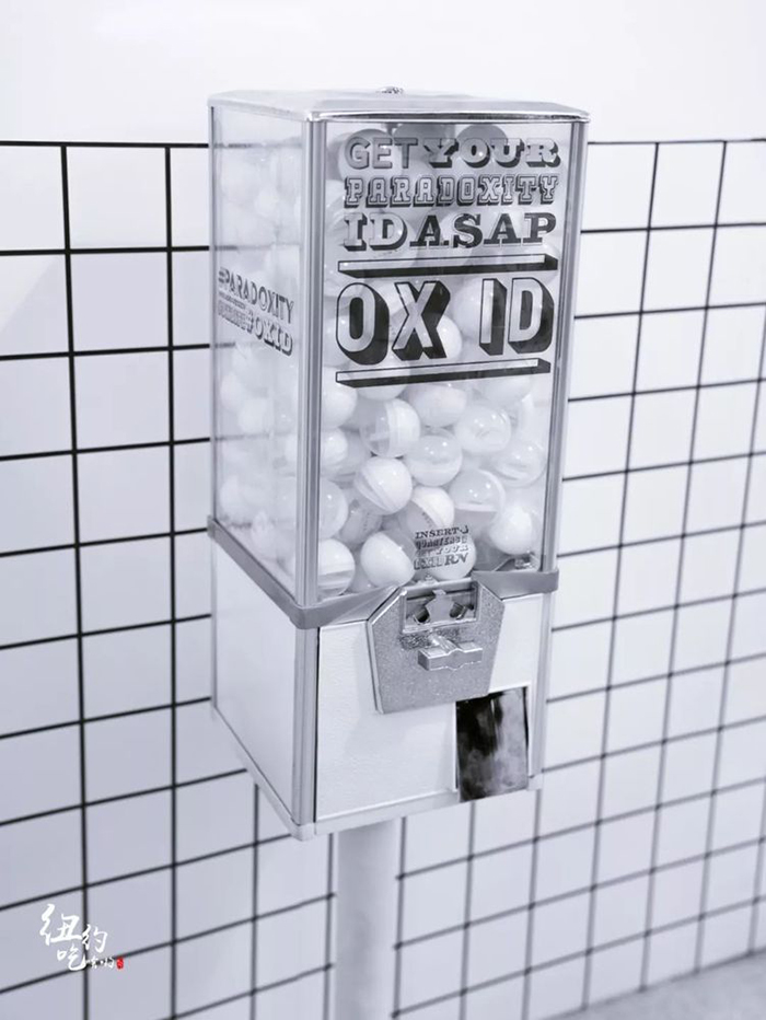 主题快闪店形式的展览策划，黑白风格很是印象深刻