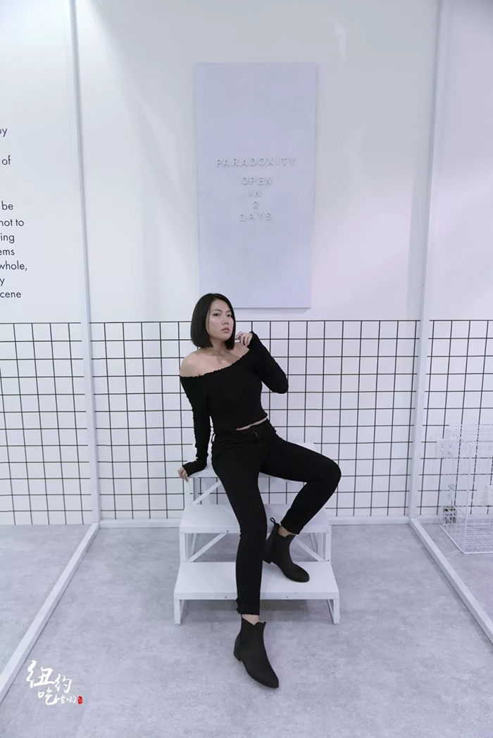 主题快闪店形式的展览策划，黑白风格很是印象深刻