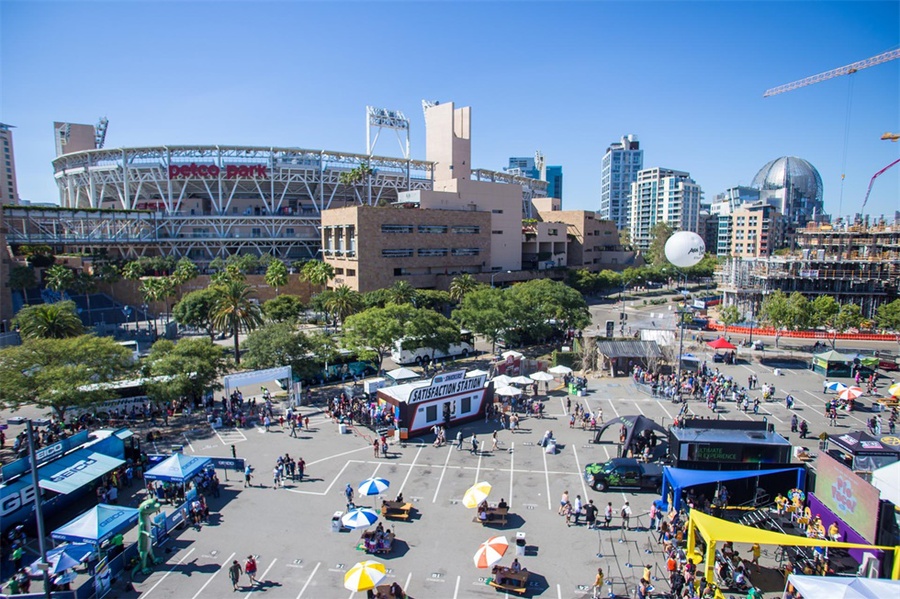 士力架的这场“非英雄”角色配对快闪店俨然成为最受欢迎的活动了