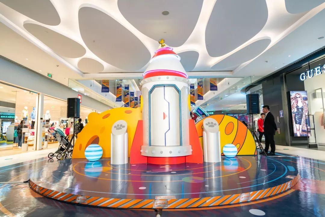 史努比主题快闪店陪我们一同开启了“宇宙解压之旅”