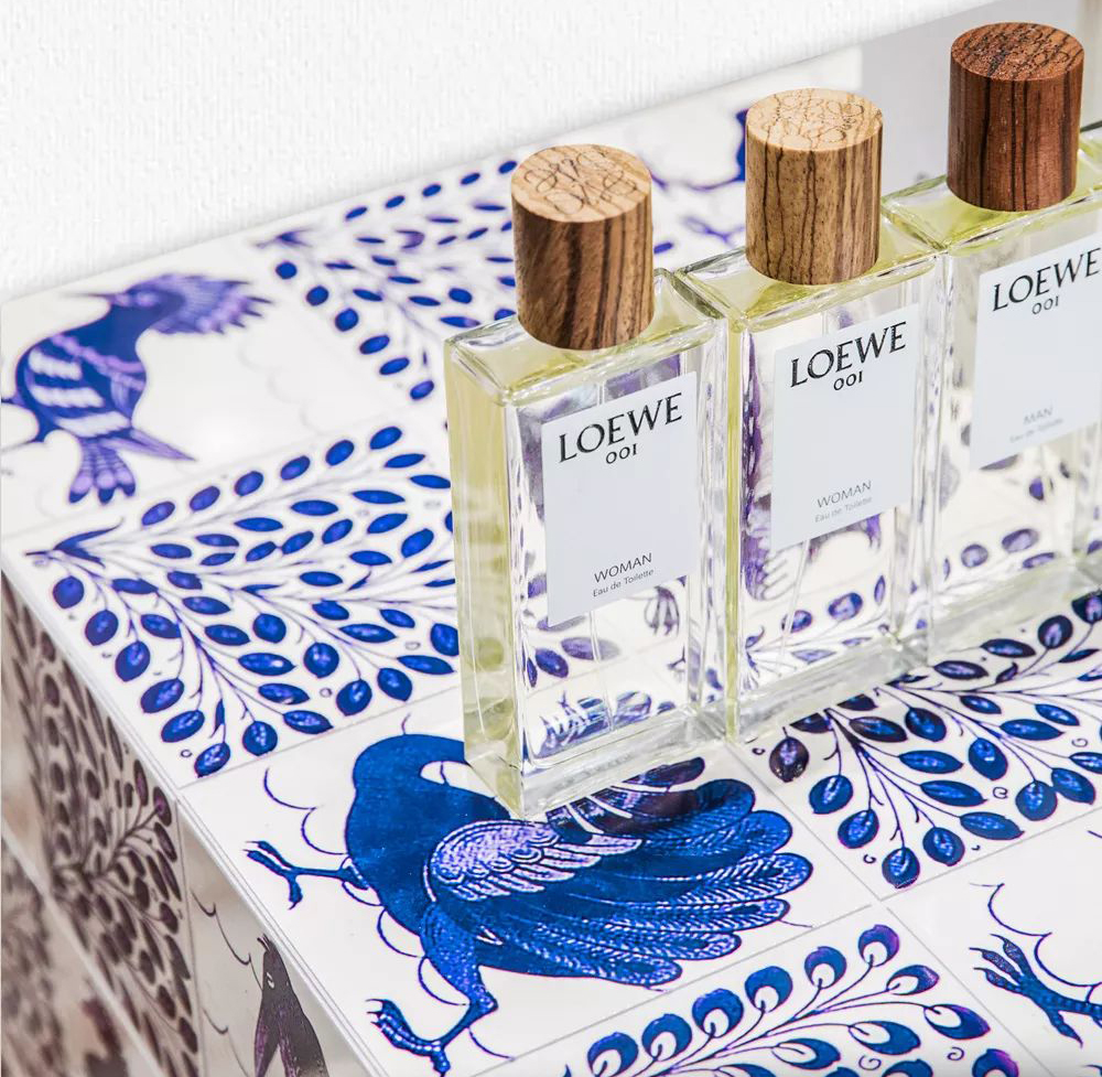 时尚魔都圣诞前夕又惊现一个香水快闪店，色彩与嗅觉的碰撞显得格外亮眼