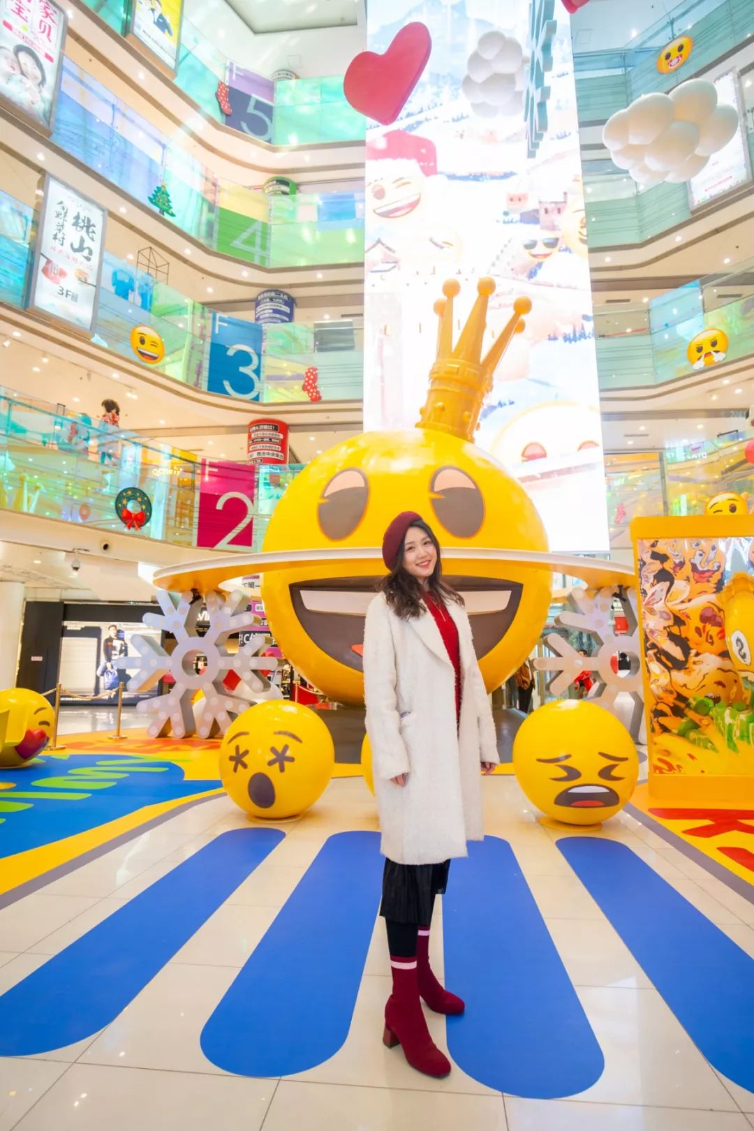 emoji快闪店带你开启一段奇乐之旅，拍照打卡都要你好看