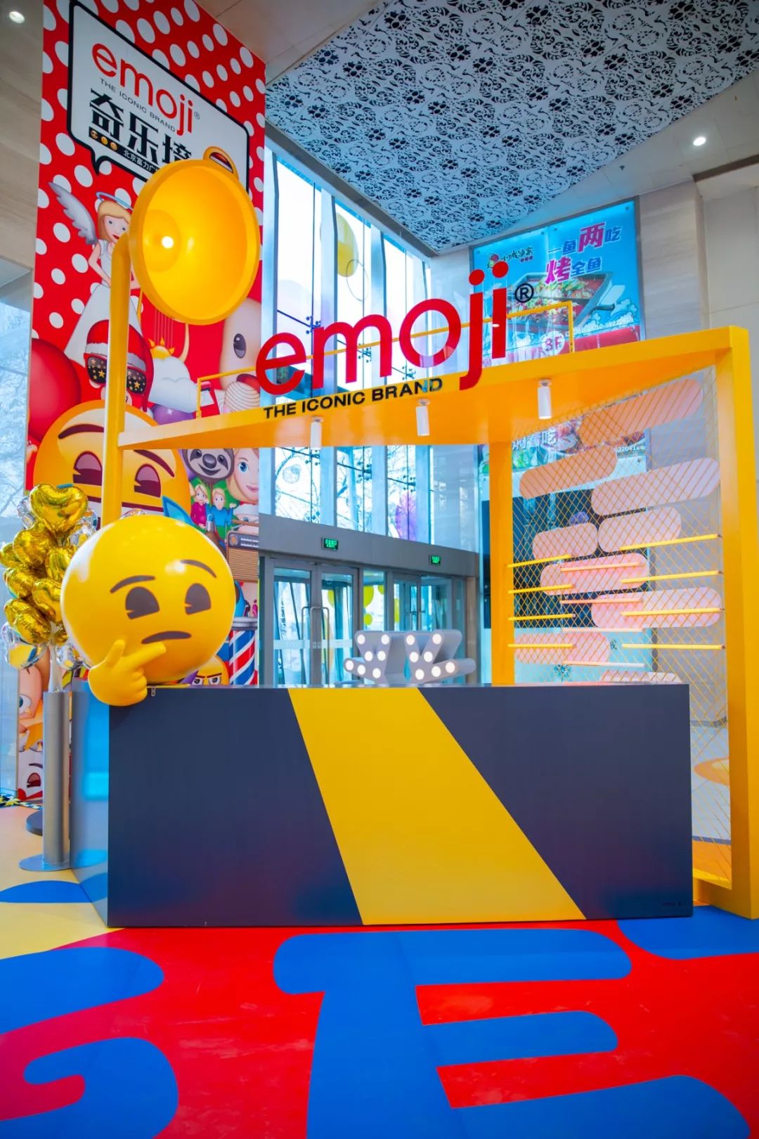 emoji快闪店带你开启一段奇乐之旅，拍照打卡都要你好看