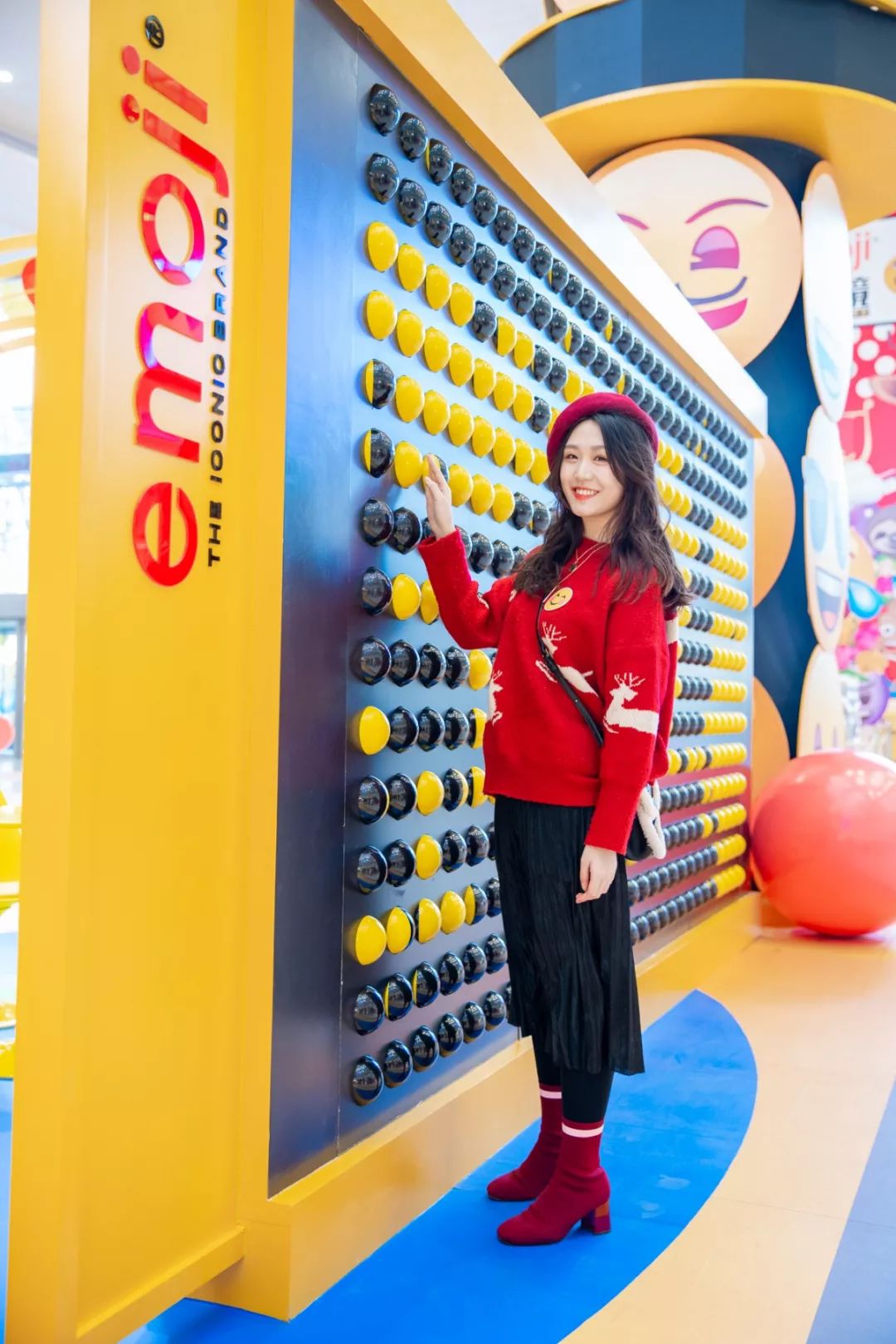 emoji快闪店带你开启一段奇乐之旅，拍照打卡都要你好看