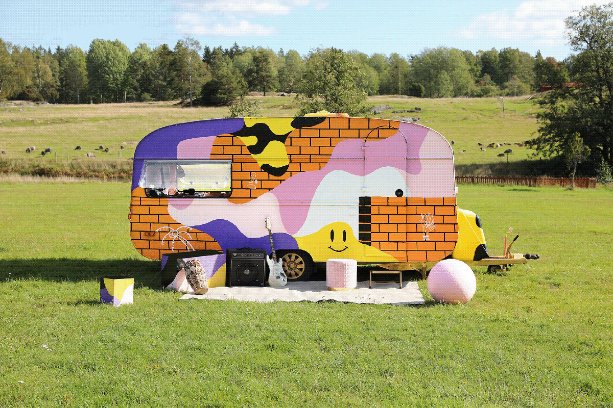 把快闪店活动策划成移动式大篷车,教难民儿童如何DJ