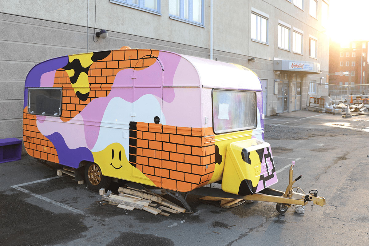 把快闪店活动策划成移动式大篷车,教难民儿童如何DJ