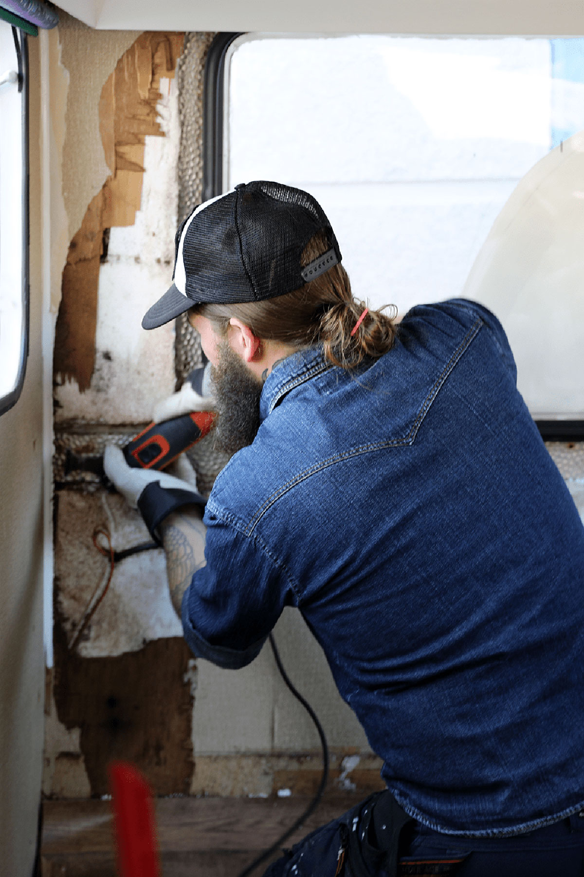 把快闪店活动策划成移动式大篷车,教难民儿童如何DJ