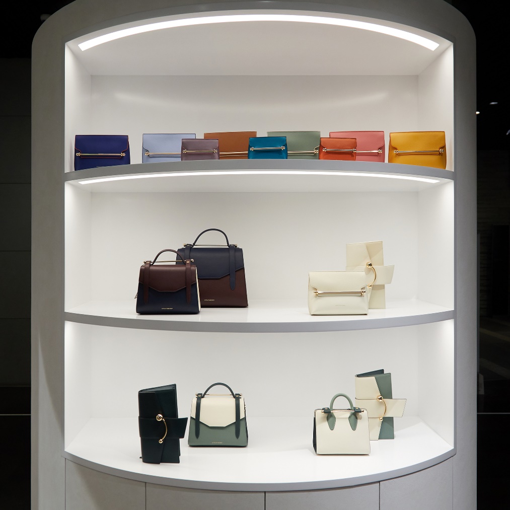 奢侈品牌快闪店活动解锁多样风格，还承包了整个商场的回头率