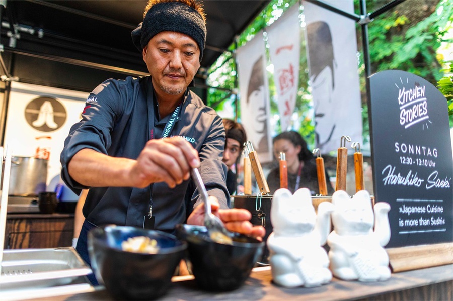 可口可乐以美食快闪店活动策划开场，用最燃音乐和美食点亮活动氛围