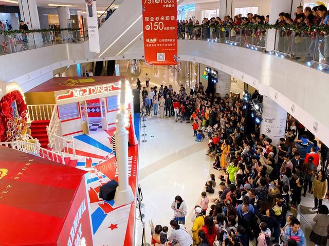 周董这个20周年快闪店活动策划了4大主题展厅，还有限时售卖店等你来