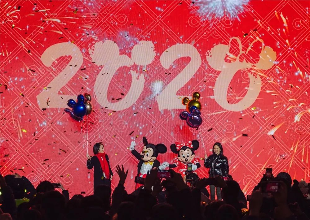 跨年盛典活动，米奇米妮和你一起全心启航，还有快闪店活动传递独“嘉”祝福