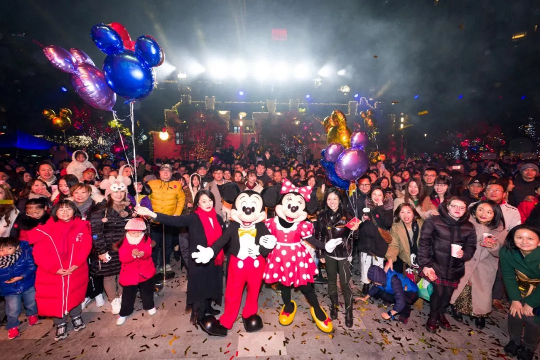 跨年盛典活动，米奇米妮和你一起全心启航，还有快闪店活动传递独“嘉”祝福
