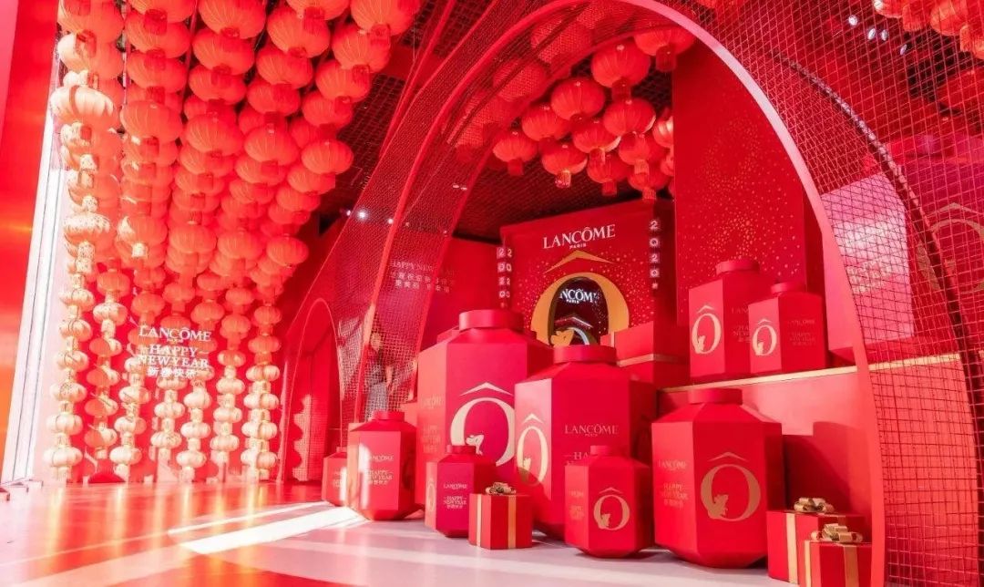 新春游园会活动打卡最佳地非兰蔻的赏新灯，随手一拍就是大片